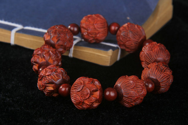 Lobular rosewood carving